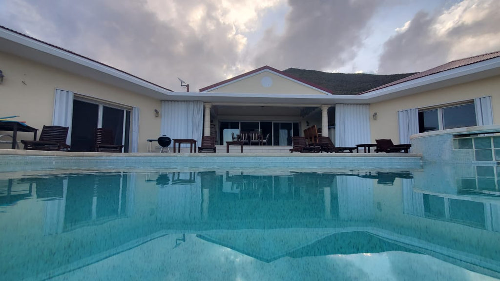 Star Villa, Red Pond