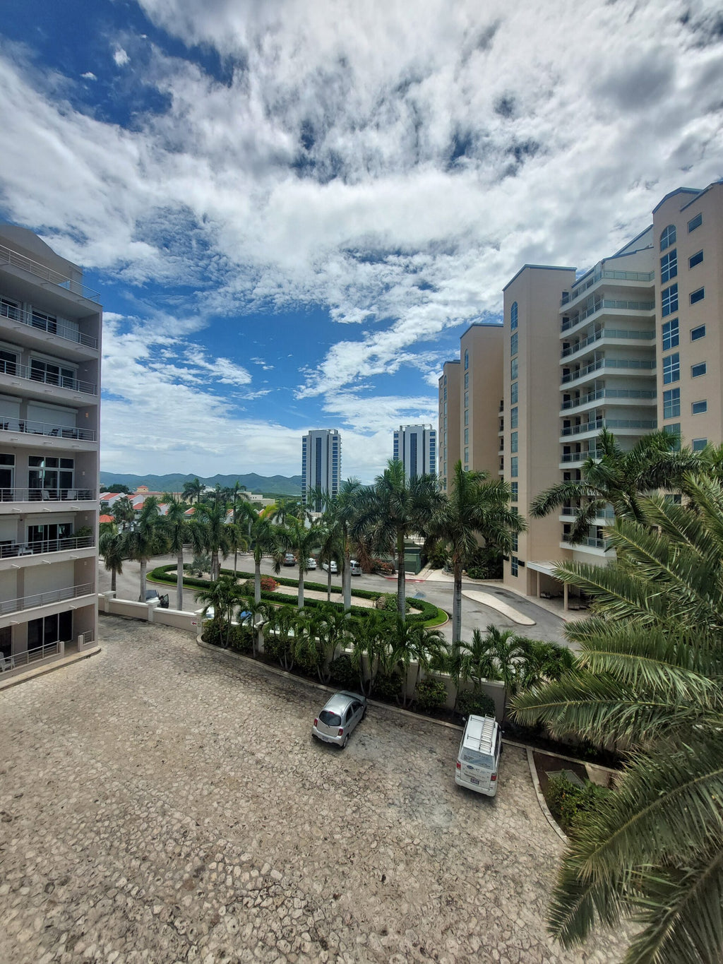 REDUCED! Rainbow Beach Club TS-7