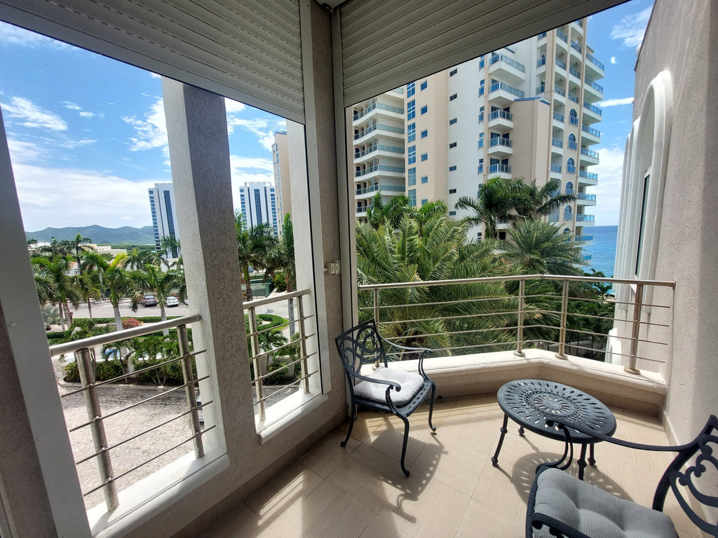 REDUCED! Rainbow Beach Club TS-7