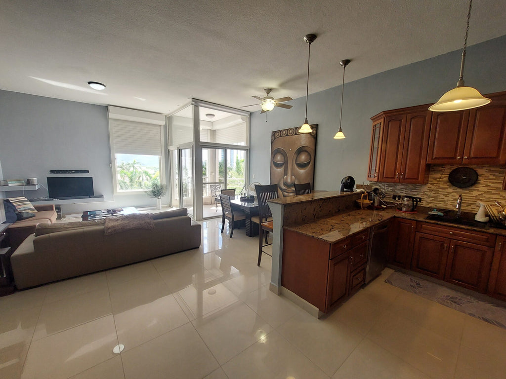 REDUCED! Rainbow Beach Club TS-7