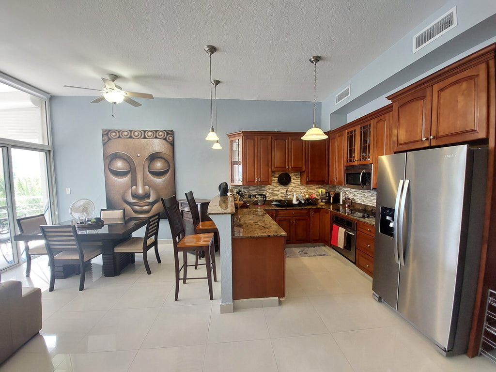 REDUCED! Rainbow Beach Club TS-7