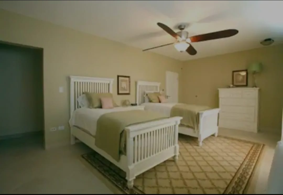 Star Villa, Red Pond