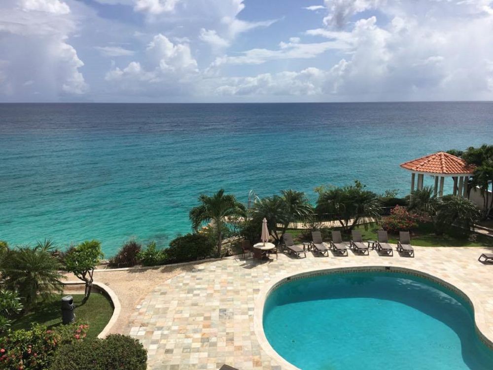 REDUCED! Rainbow Beach Club W35