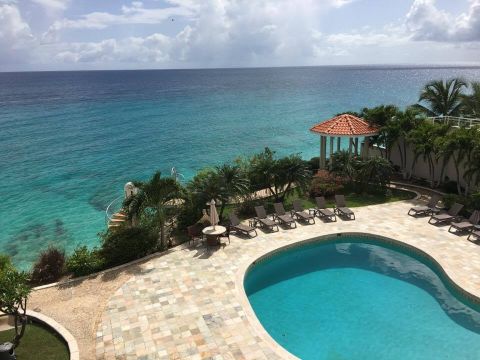 REDUCED! Rainbow Beach Club W35