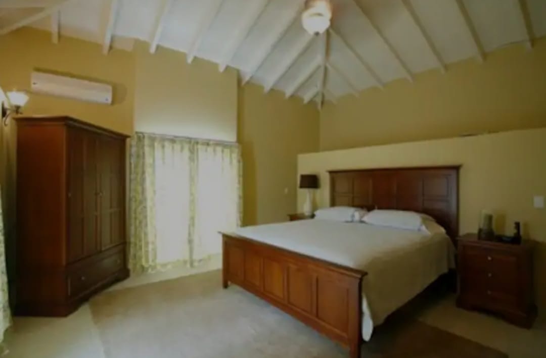 Star Villa, Red Pond