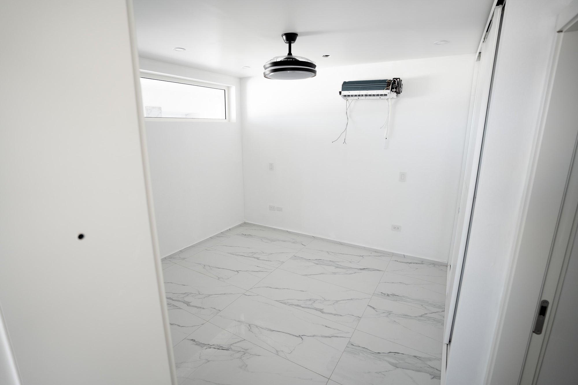 REDUCED! White Sand 2 Bedroom Beacon Hill Beach Front Condo