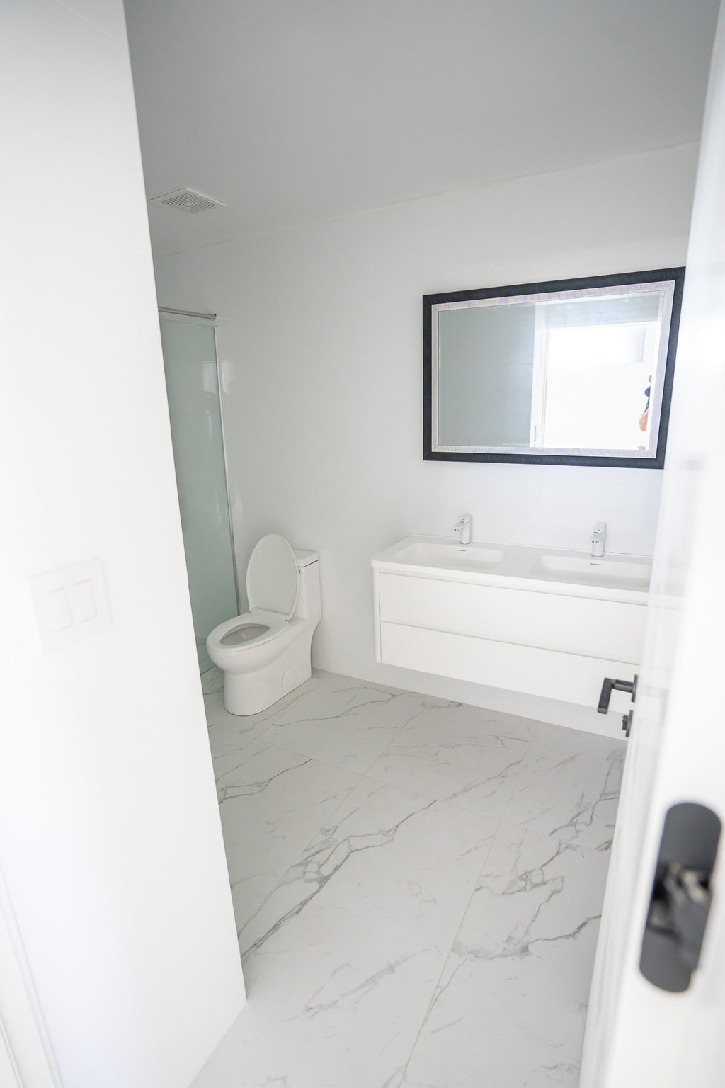 REDUCED! White Sand 2 Bedroom Beacon Hill Beach Front Condo