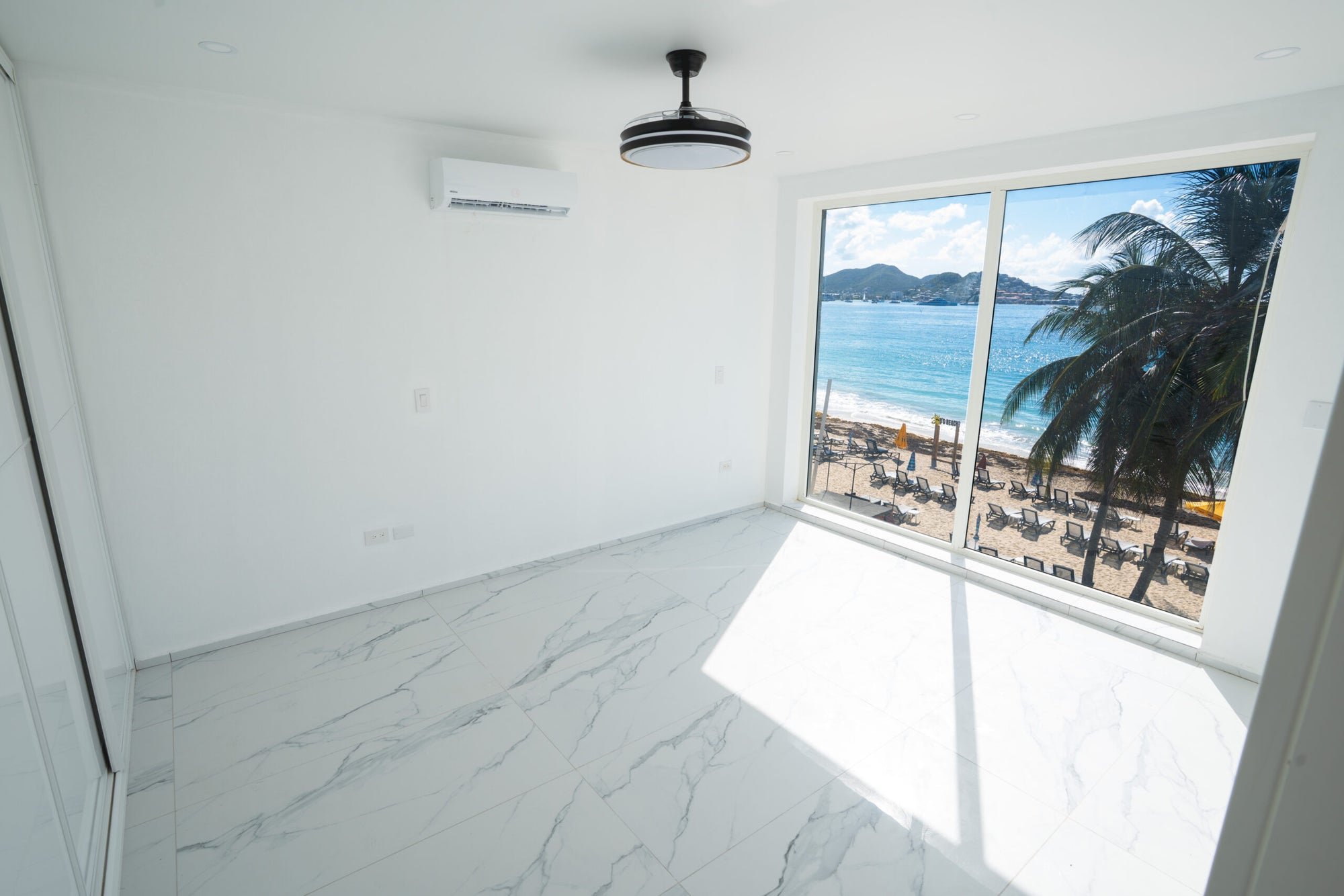 REDUCED! White Sand 2 Bedroom Beacon Hill Beach Front Condo