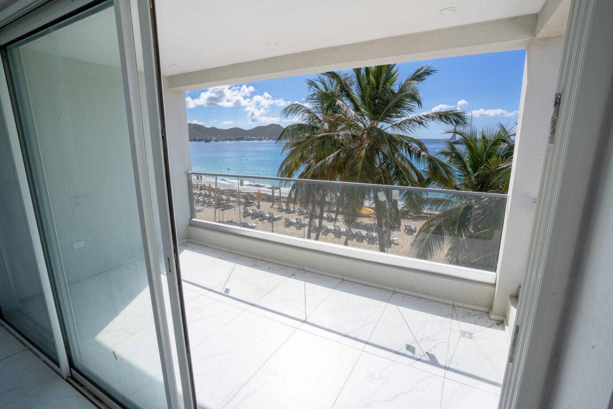 REDUCED! White Sand 2 Bedroom Beacon Hill Beach Front Condo