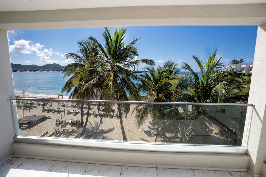 REDUCED! White Sand 2 Bedroom Beacon Hill Beach Front Condo