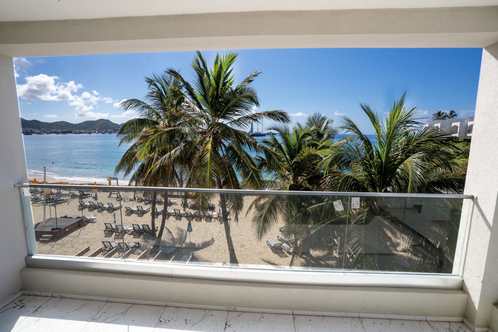 REDUCED! White Sand 2 Bedroom Beacon Hill Beach Front Condo