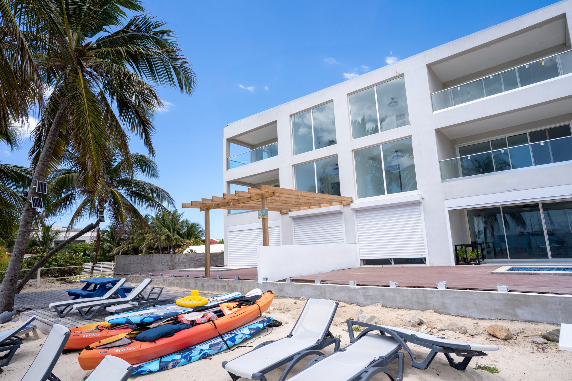 REDUCED! White Sand 2 Bedroom Beacon Hill Beach Front Condo