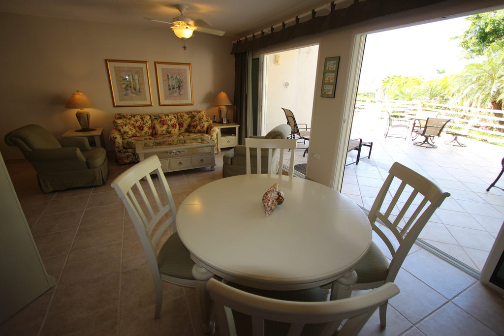 Rainbow Beach Club 8W