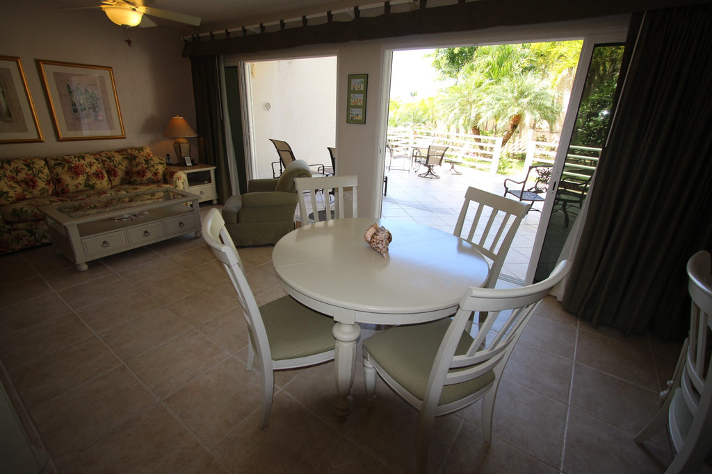 Rainbow Beach Club 8W