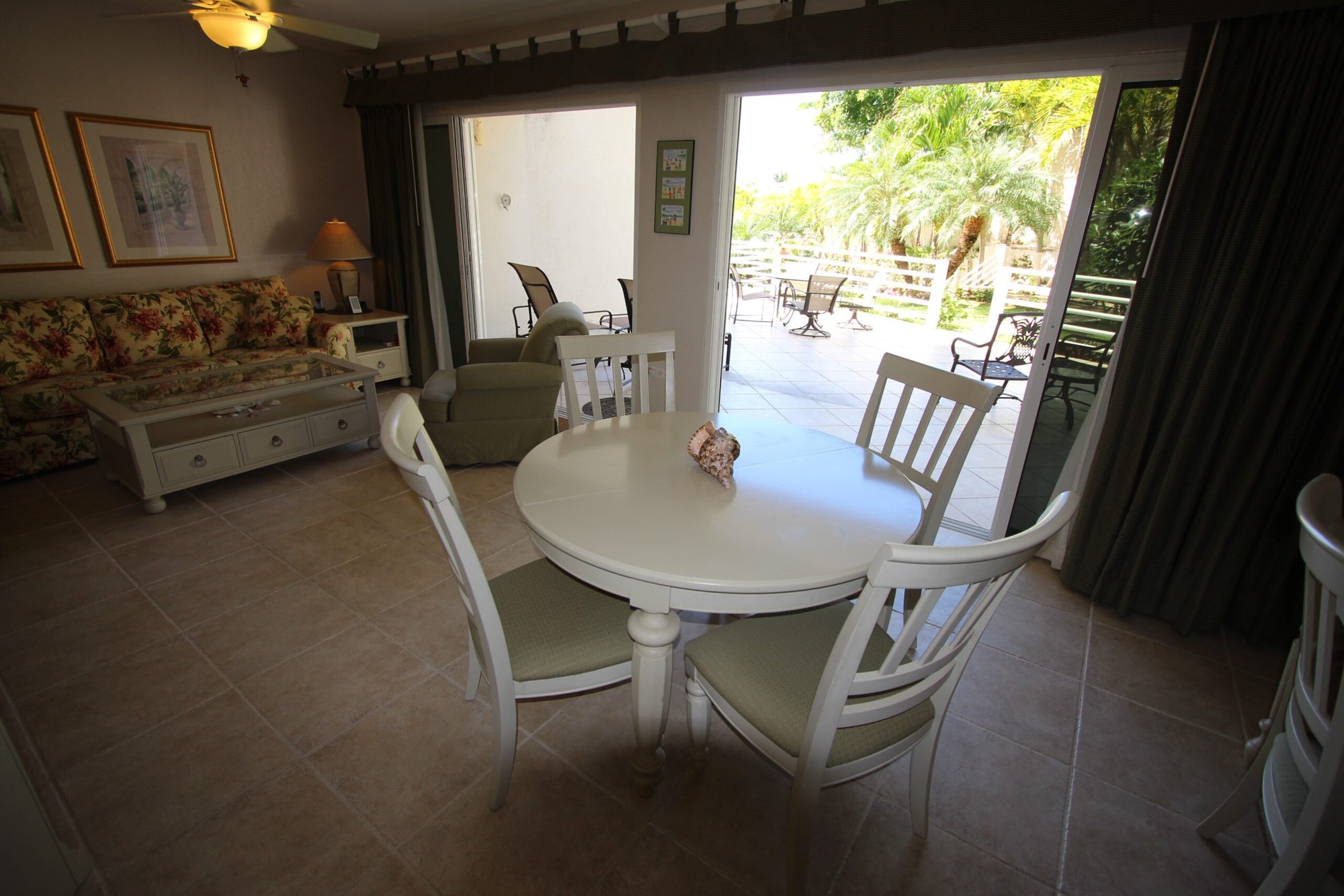 Rainbow Beach Club 8W