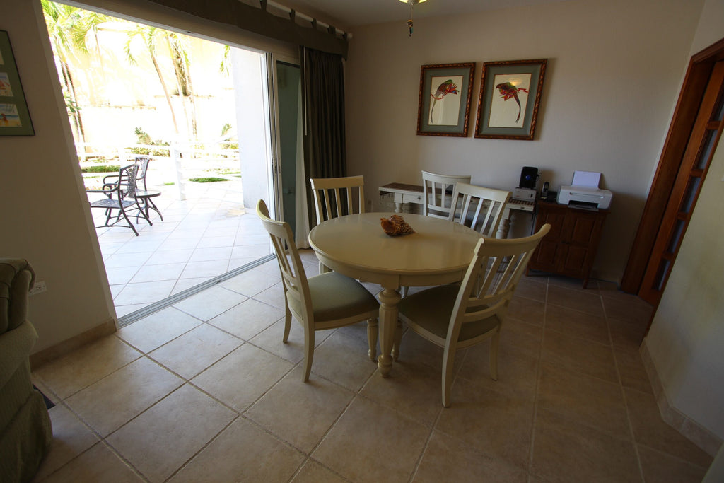 Rainbow Beach Club 8W