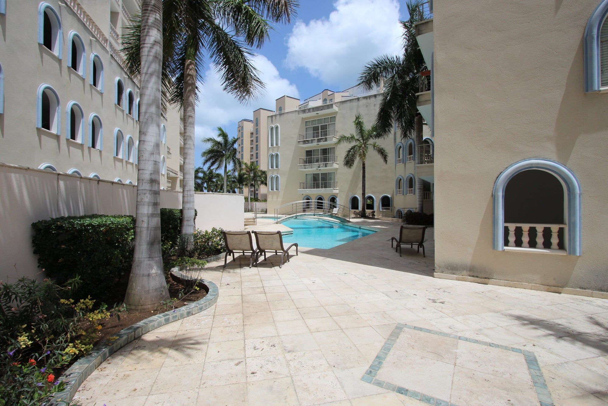 Rainbow Beach Club 8W