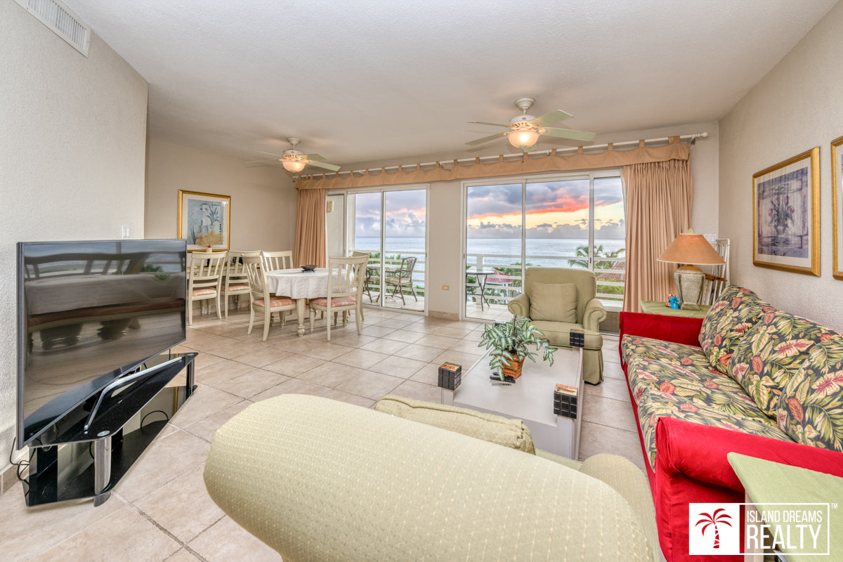 REDUCED! Rainbow Beach Club W35