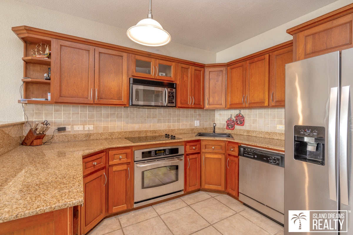 REDUCED! Rainbow Beach Club W35