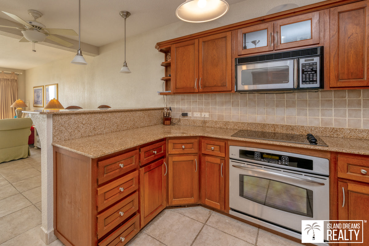 REDUCED! Rainbow Beach Club W35