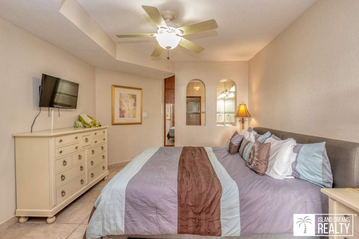 REDUCED! Rainbow Beach Club W35