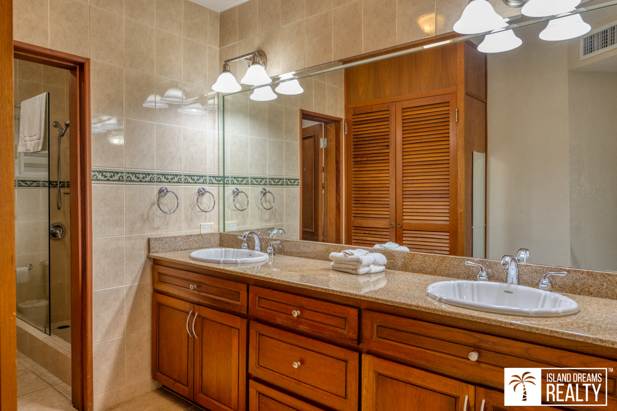 REDUCED! Rainbow Beach Club W35