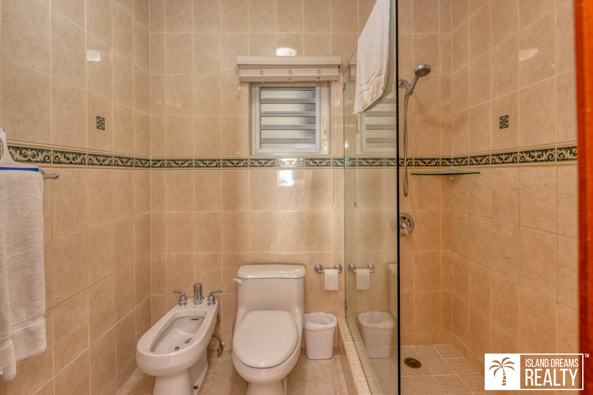 REDUCED! Rainbow Beach Club W35