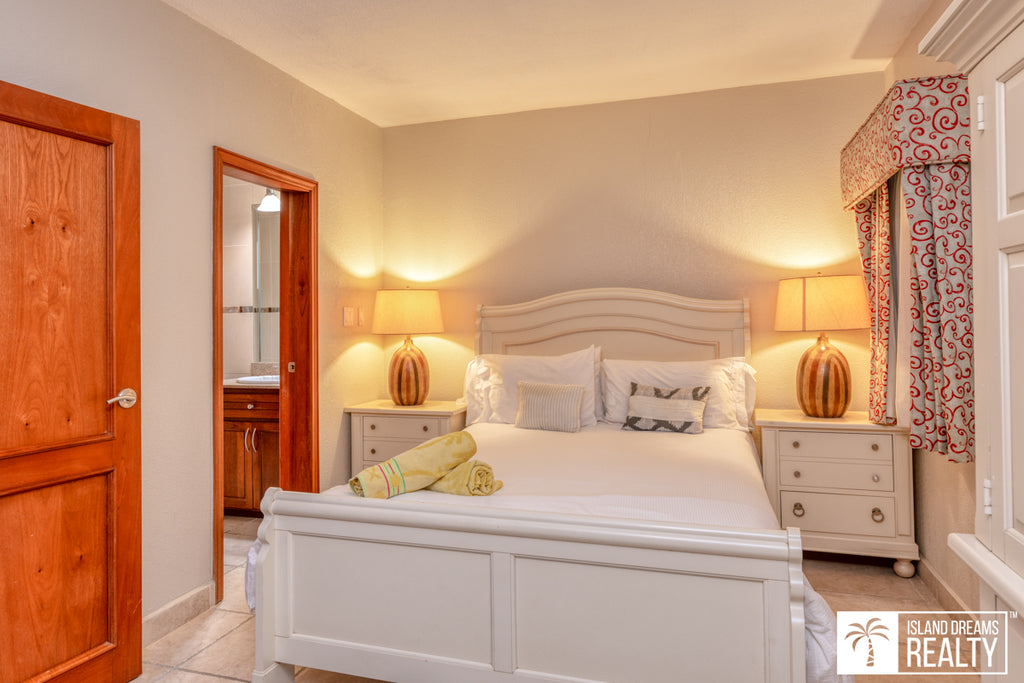 REDUCED! Rainbow Beach Club W35