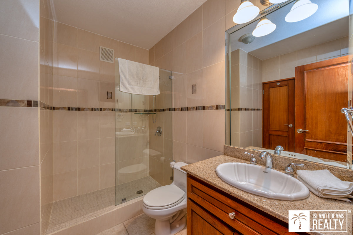 REDUCED! Rainbow Beach Club W35