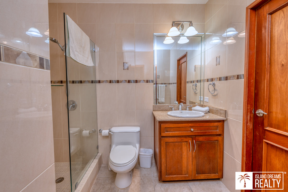 REDUCED! Rainbow Beach Club W35