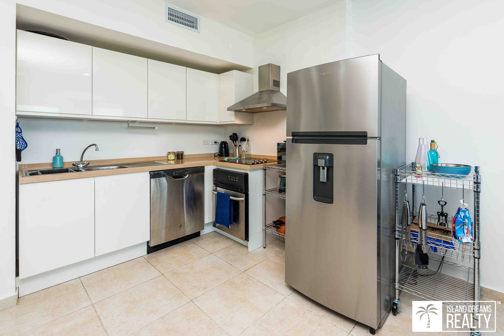 REDUCED! Blue Marine 2 Bedroom Condo With Stunning Views