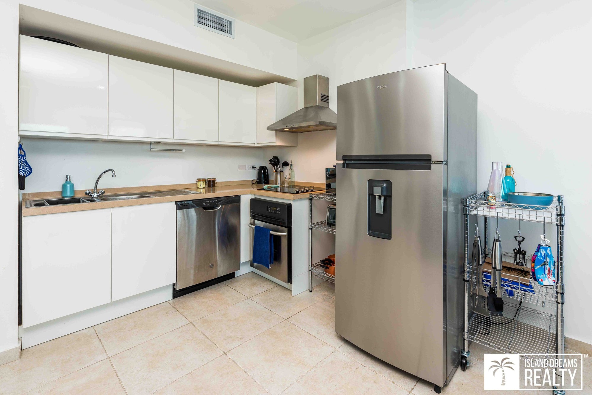 REDUCED! Blue Marine 2 Bedroom Condo With Stunning Views