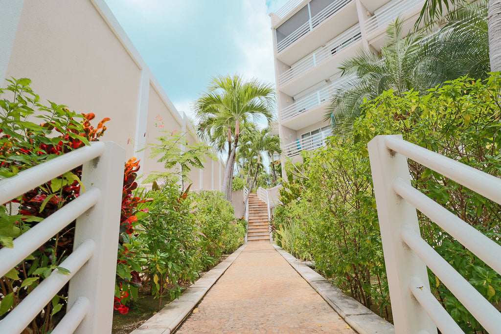 REDUCED! Rainbow Beach Club W35