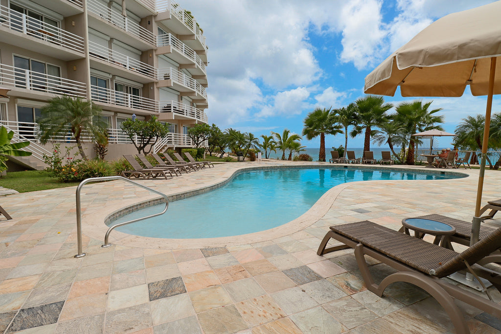 REDUCED! Rainbow Beach Club W35