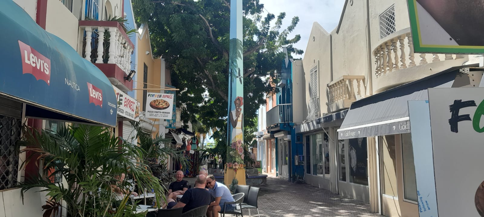 REDUCED! Chic Optic Retail Storefront – Front Street