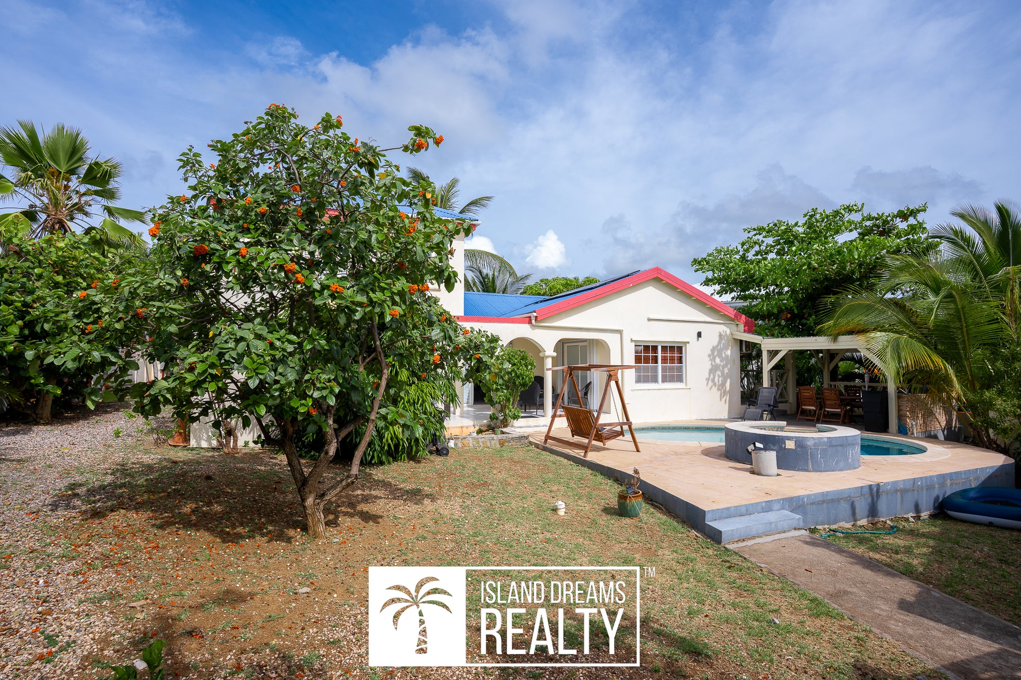 Charming Dawn Beach Villa
