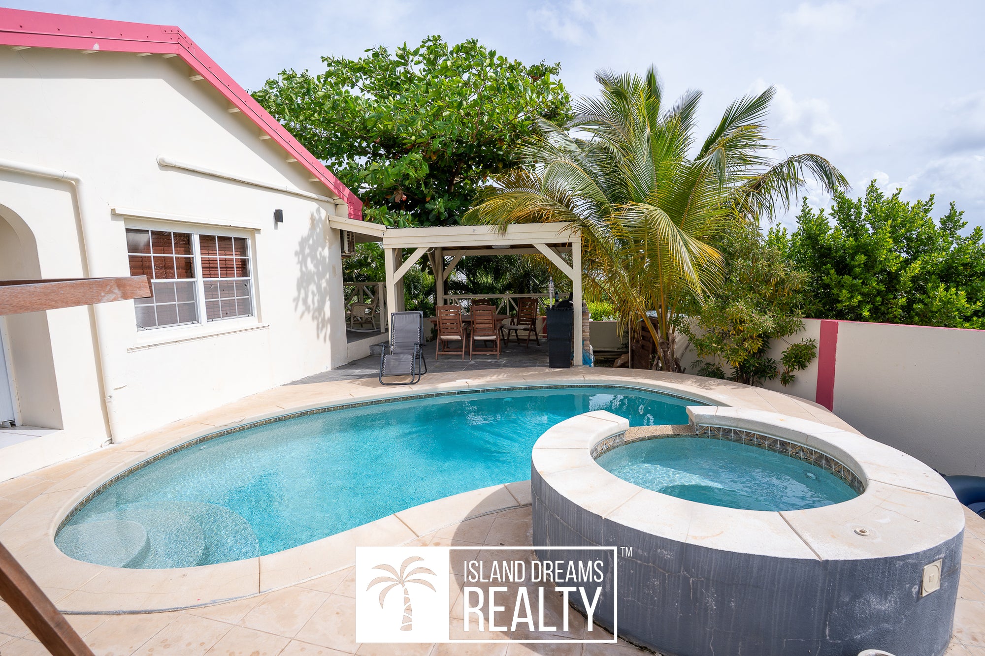 Charming Dawn Beach Villa