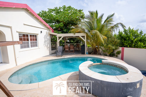 Charming Dawn Beach Villa