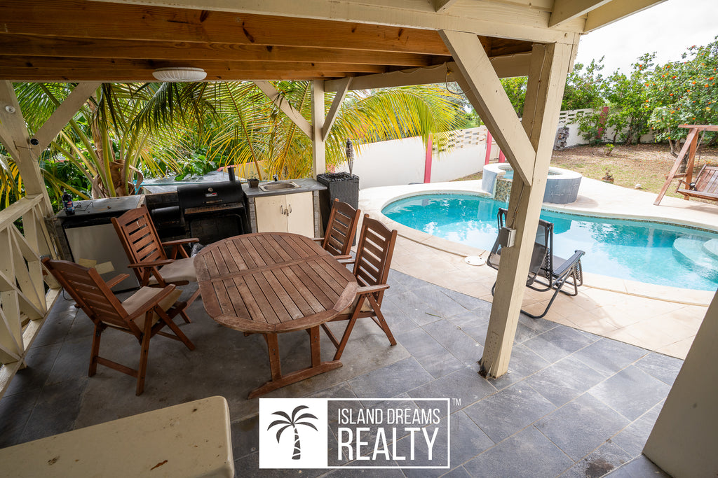 Charming Dawn Beach Villa