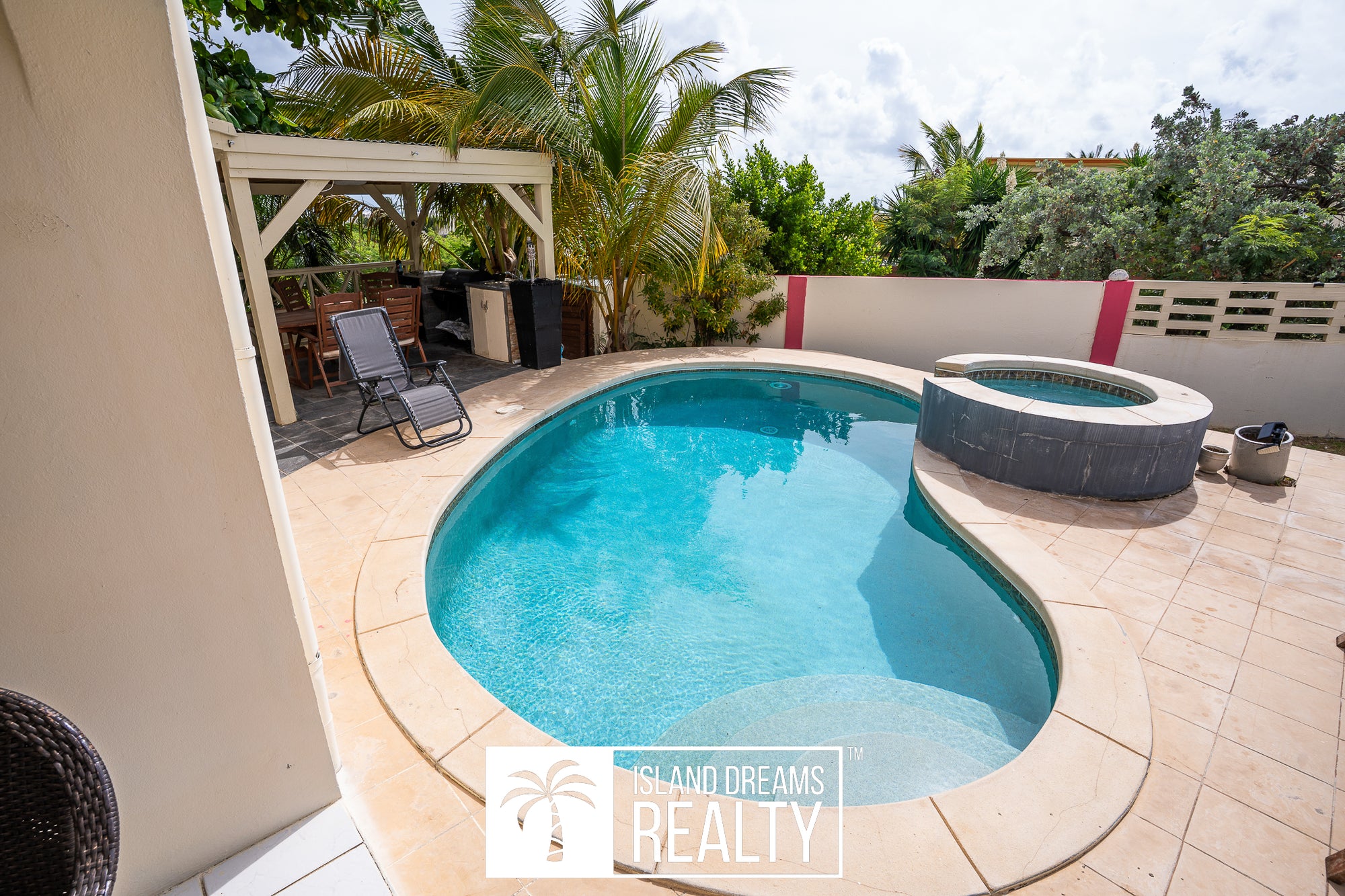 Charming Dawn Beach Villa