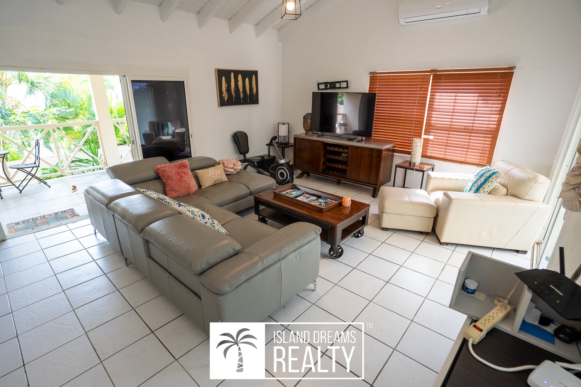 Charming Dawn Beach Villa