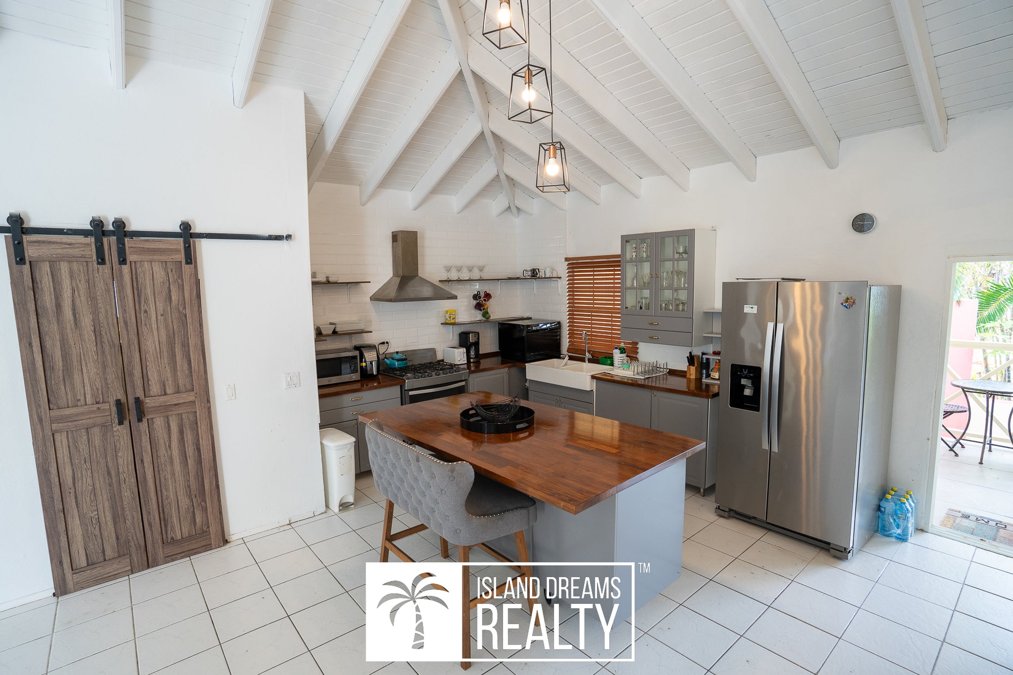 Charming Dawn Beach Villa