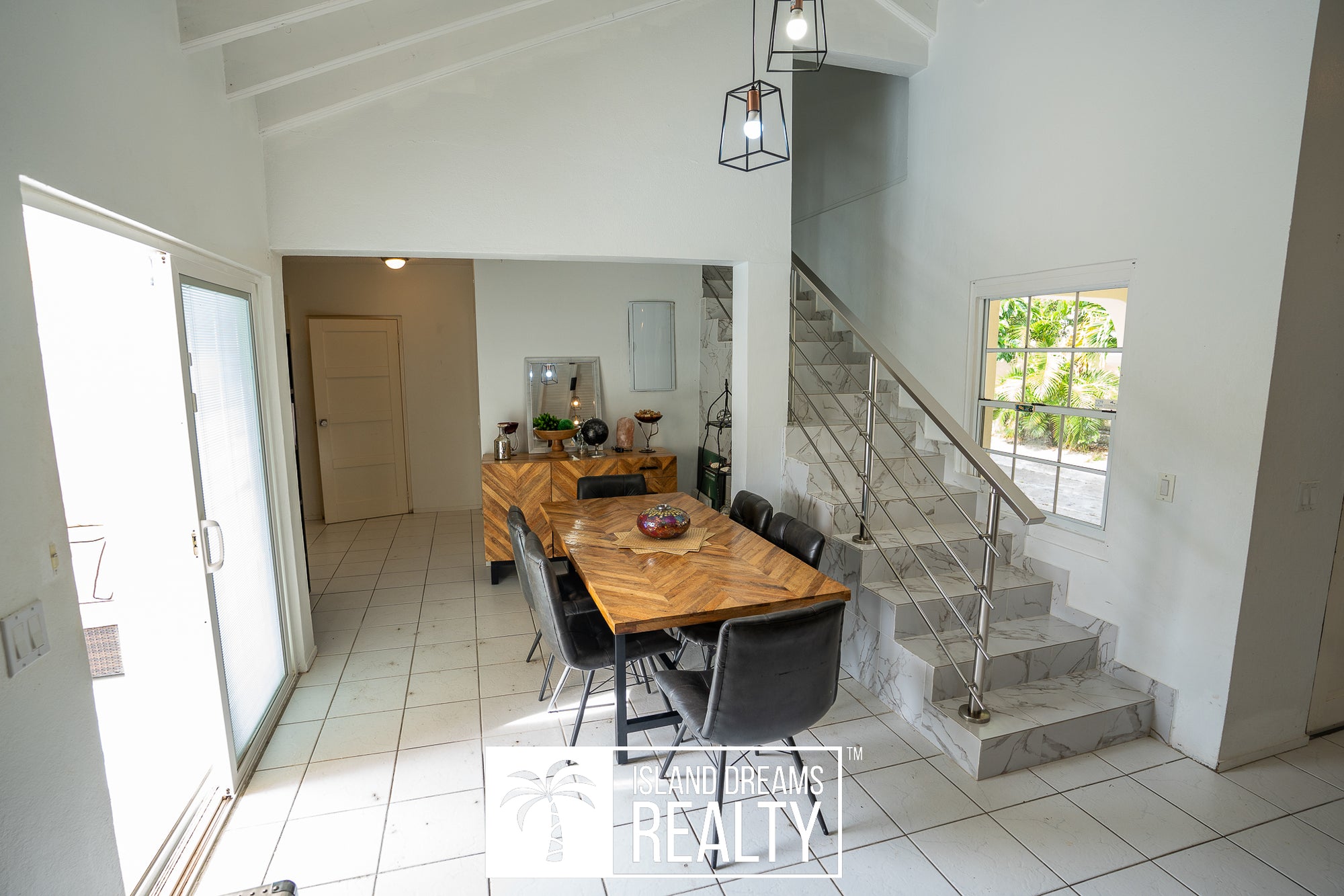 Charming Dawn Beach Villa