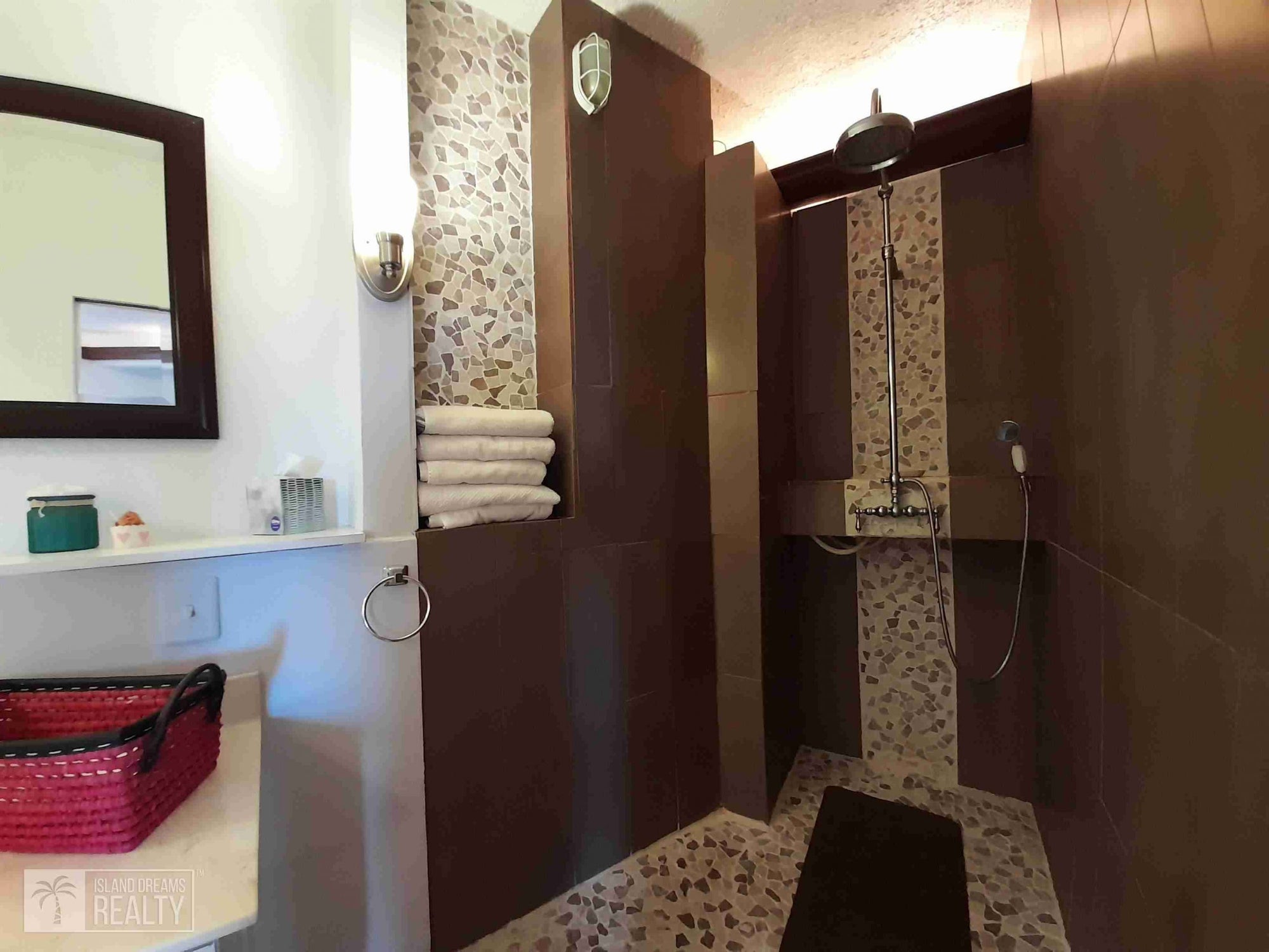 REDUCED! Villa Serendipity- Oyster Pond