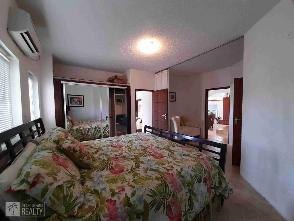 REDUCED! Villa Serendipity- Oyster Pond