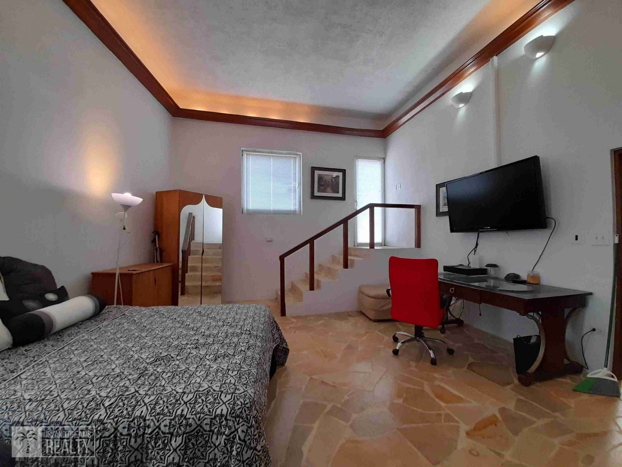 REDUCED! Villa Serendipity- Oyster Pond