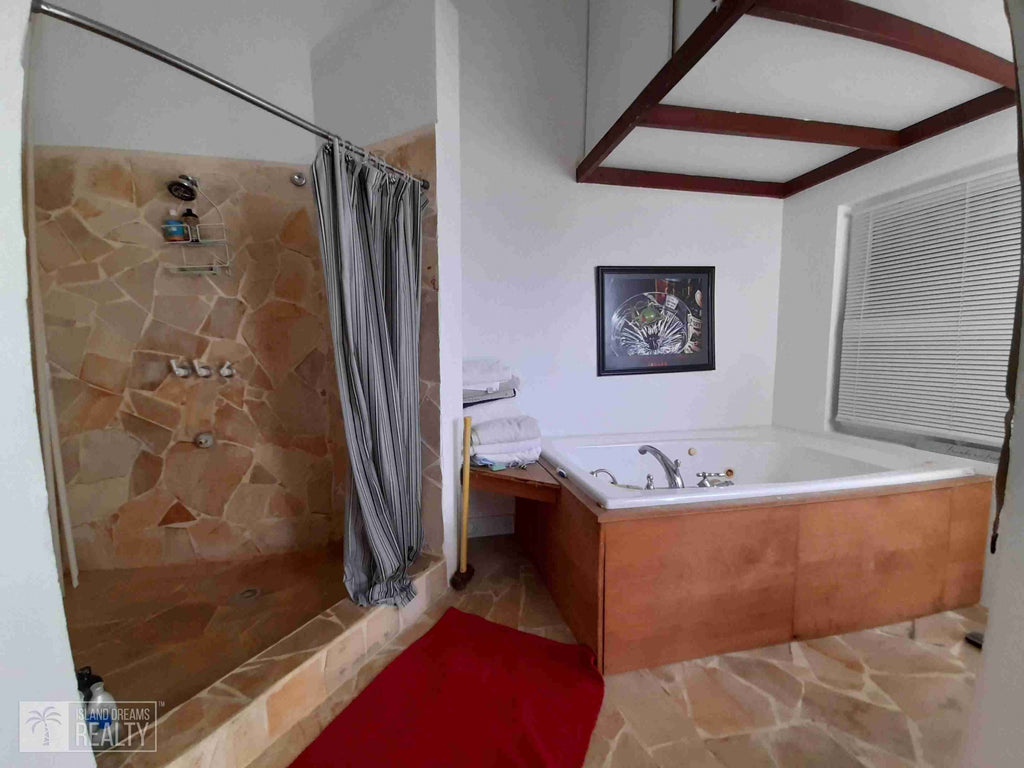 REDUCED! Villa Serendipity- Oyster Pond