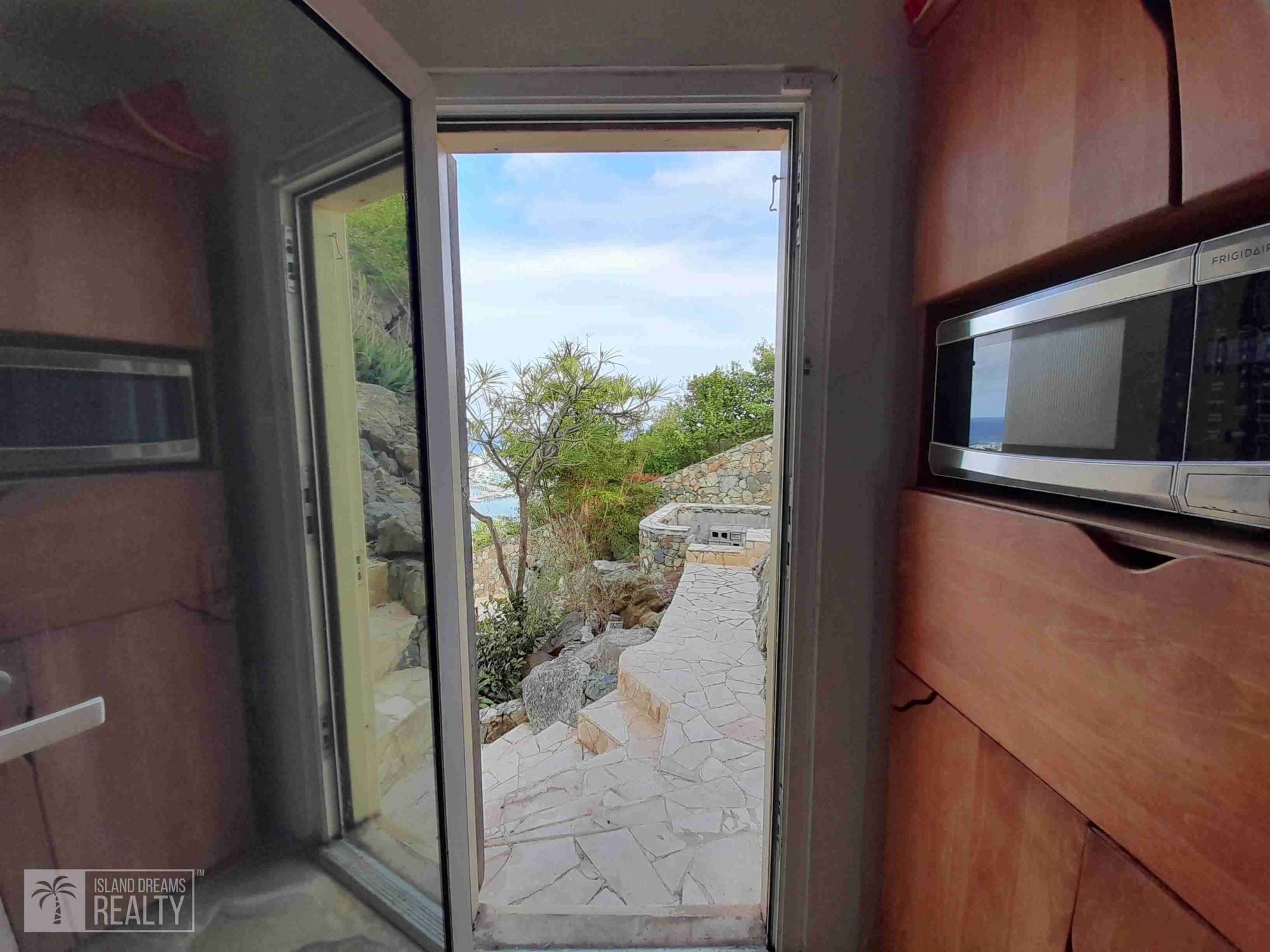 REDUCED! Villa Serendipity- Oyster Pond