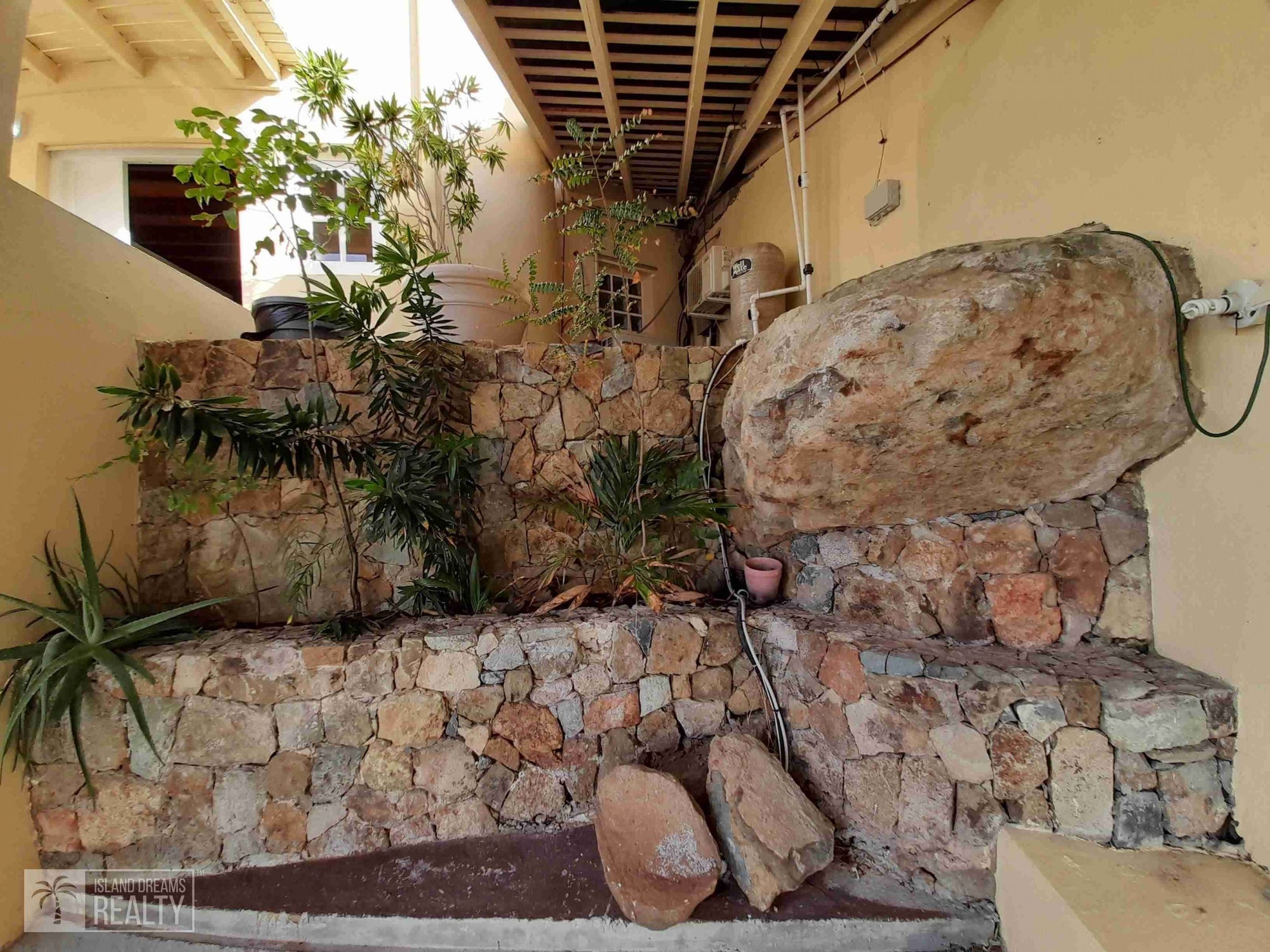 REDUCED! Villa Serendipity- Oyster Pond